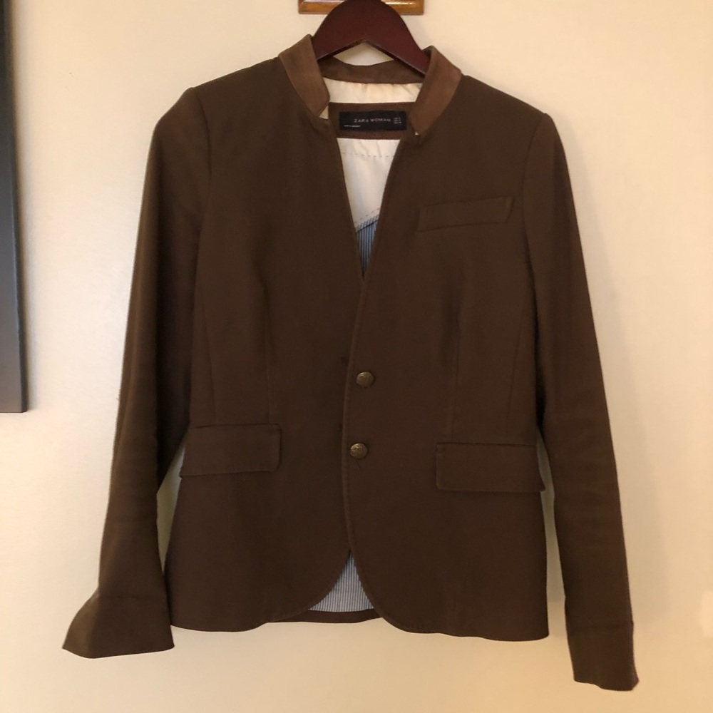 Smart brown blazer with good details
